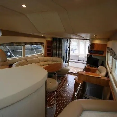 Motorboat Murano In 스키아토스 타운
