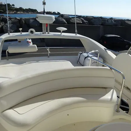 Motorboat Murano In Πλωτό κατάλυμα