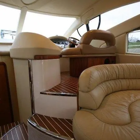 Motorboat Murano In Πλωτό κατάλυμα